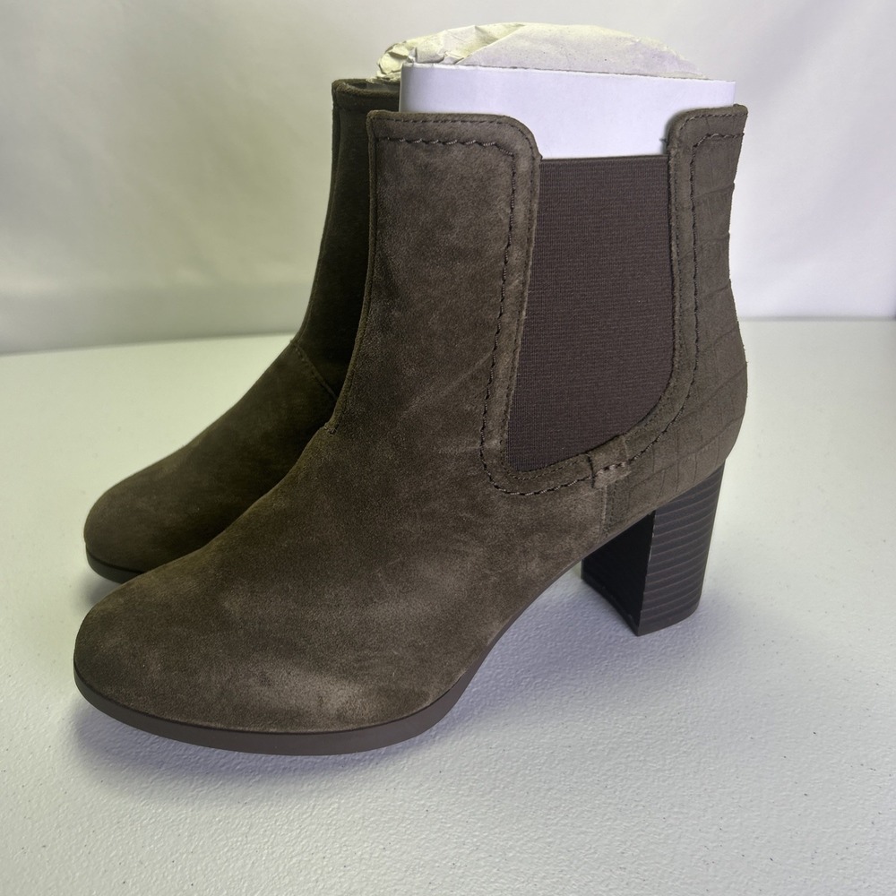Clarks Collection‎ Bayla Rose Women's Suede Ankle Boots Taupe/Olive Size 6.5 M